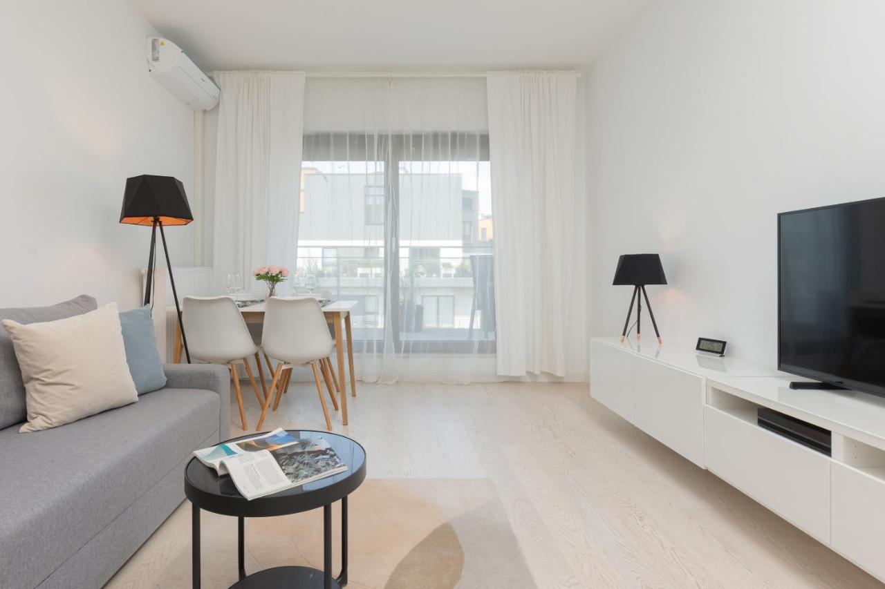 Sarmacka With Balcony Wilanow By Renters Apartmán *